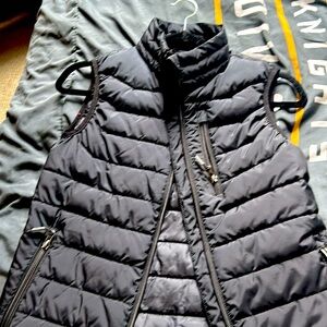 Boulder gear puffer vest